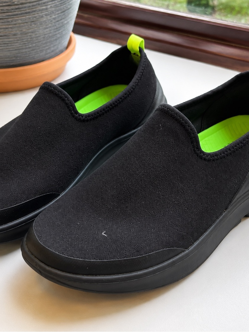 OOFOS OOmg Sport Black Slip On Recovery Shoes Women’s Size 40